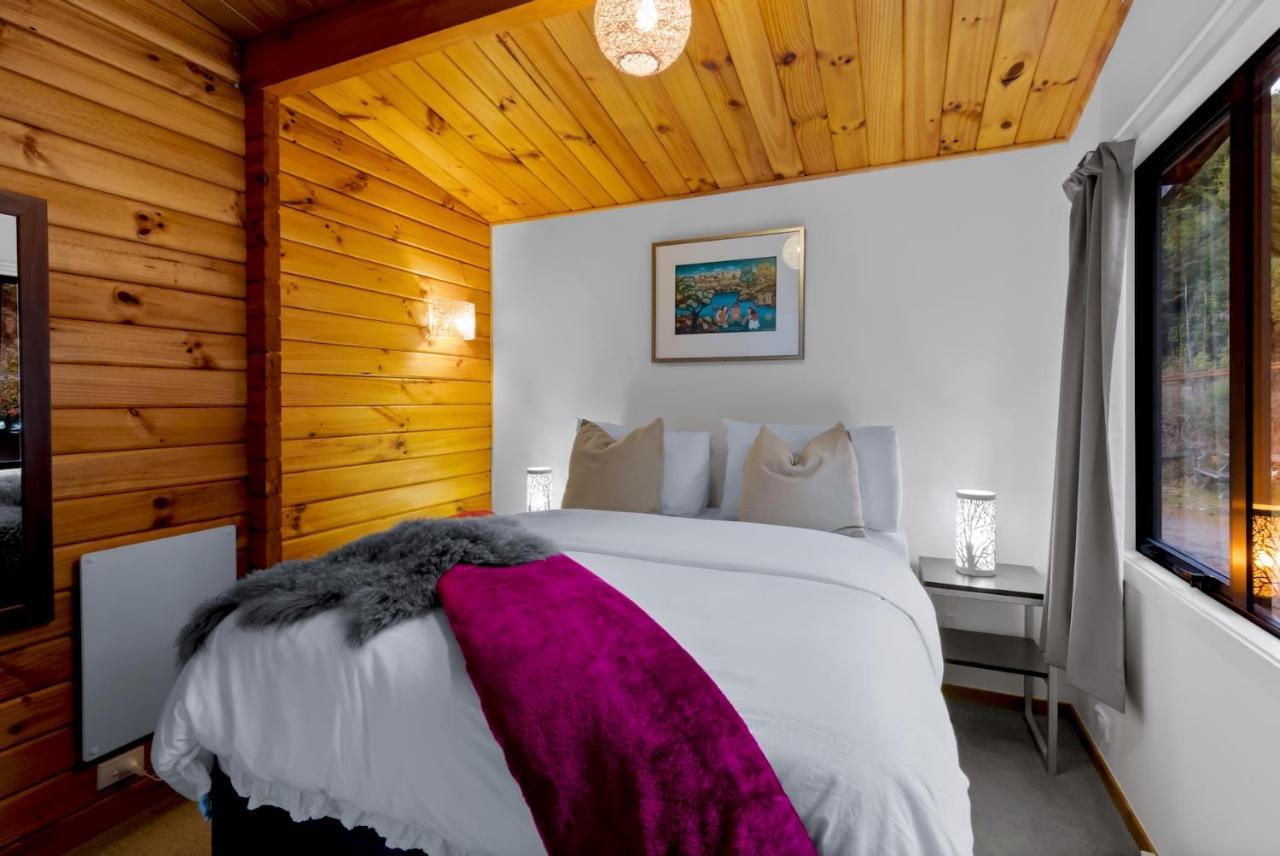 Kereru Cottage, Cosy Log Cabin, Serene Lake & Mountain Views Queenstown Exterior photo