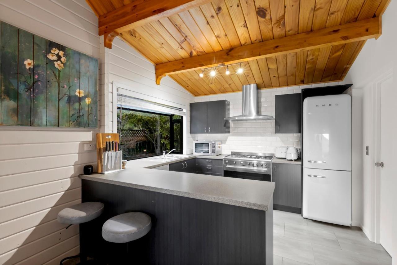 Kereru Cottage, Cosy Log Cabin, Serene Lake & Mountain Views Queenstown Exterior photo