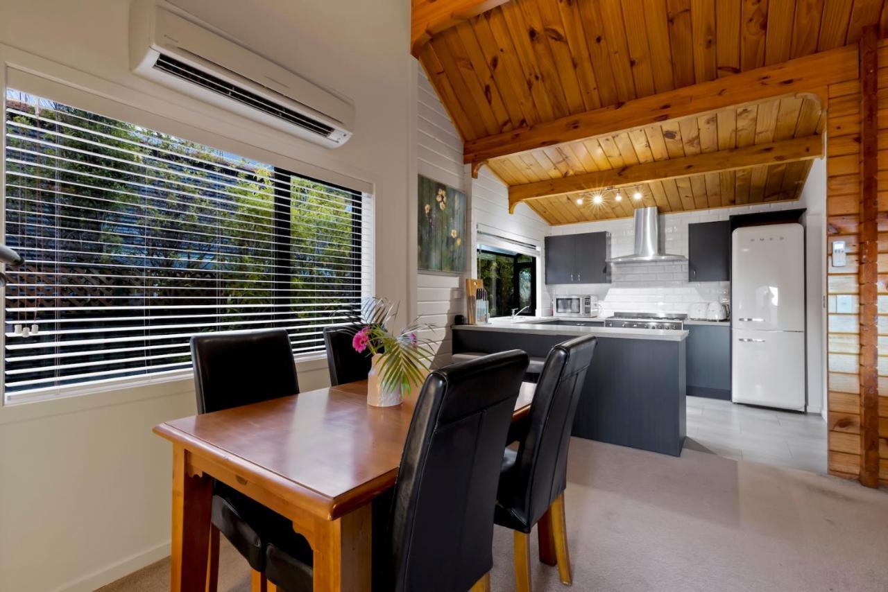 Kereru Cottage, Cosy Log Cabin, Serene Lake & Mountain Views Queenstown Exterior photo